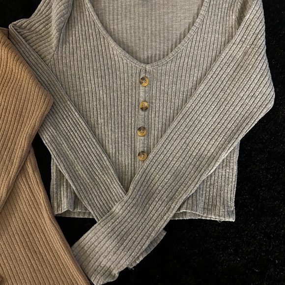 V-Neck Ribbed Sweater Set - Tan and Gray - Picture 4 of 4